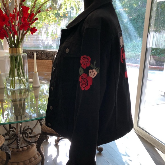 Black Jean jacket with flowers 🌺 - Picture 4 of 6